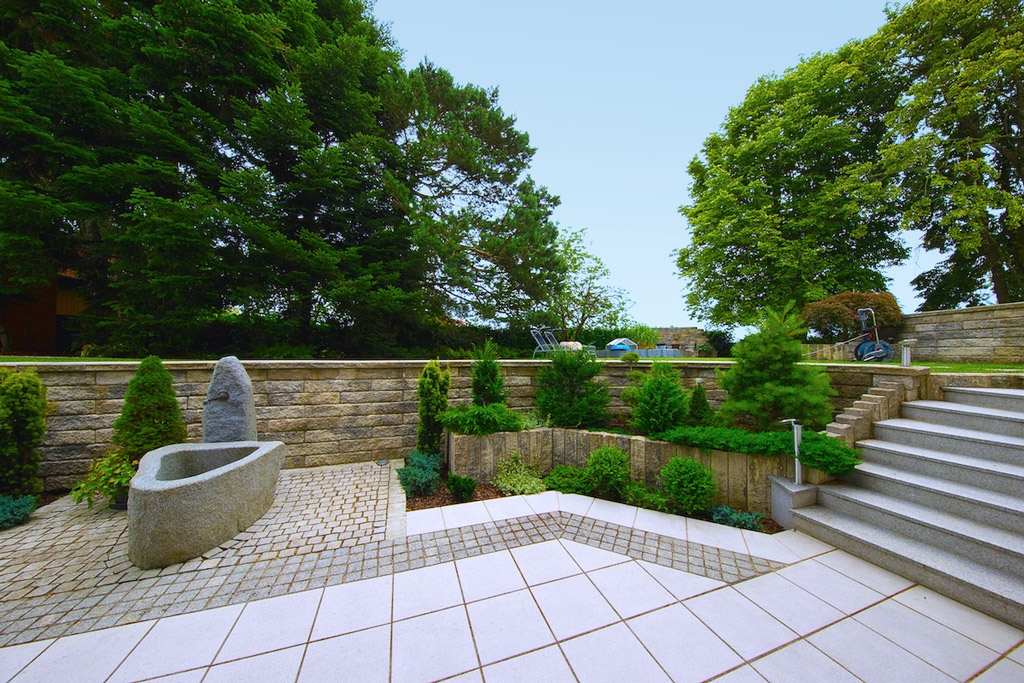 https://www.galabau-thaler.de/content/6-inspiration/1-hausgaerten/12-garten-12/galerie-8-2.jpg